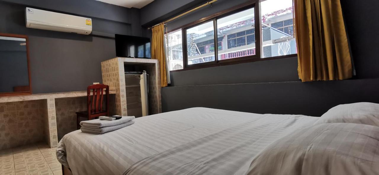 Jellyfish Hostel *