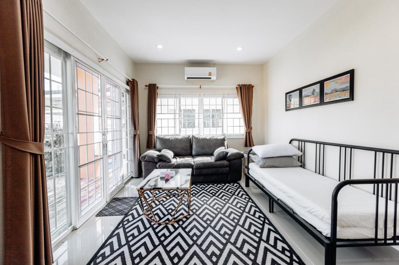Glass House, Mountain View, Near Airport-city Holiday home *