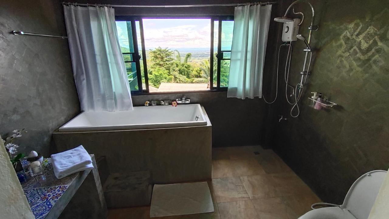 บ้านภูคำฟ้า ดอยปู่ไข่ Baan Phu Kham Fah Hotel