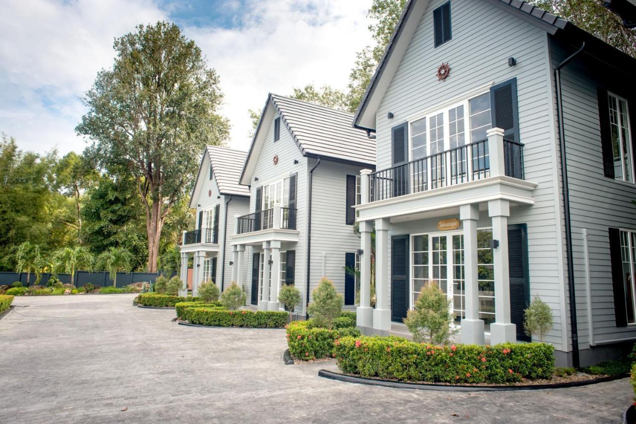 Crown View Resort *