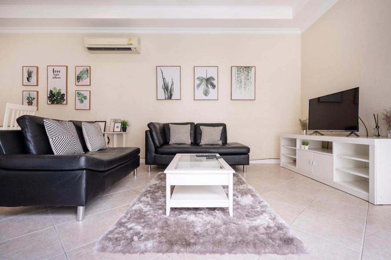 Majestic Pool 2 Bedrooms Private * Pattaya