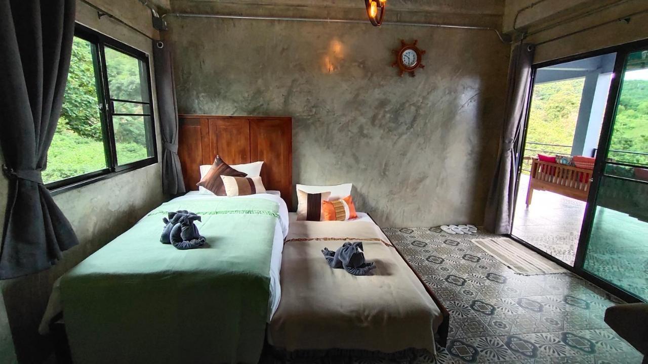 บ้านภูคำฟ้า ดอยปู่ไข่ Baan Phu Kham Fah