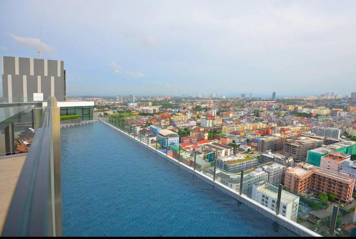 The Base Seaview Apartment *