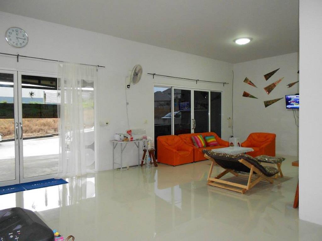 Baan Chorn Thong Guest house