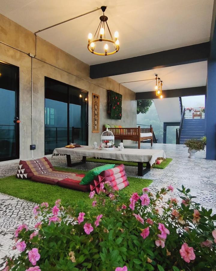 บ้านภูคำฟ้า ดอยปู่ไข่ Baan Phu Kham Fah Hotel 4*
