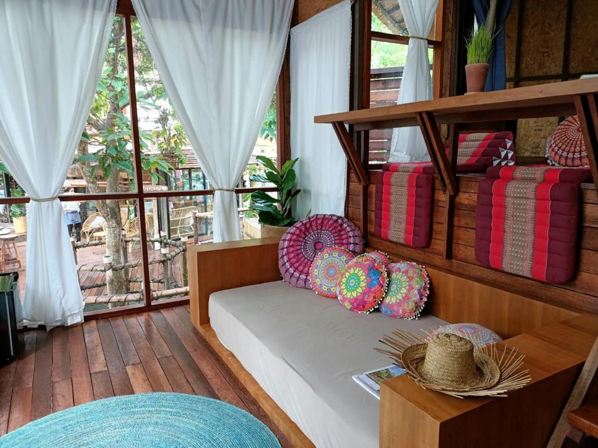 The Mud Bamboo Cafe And Beds Hotel