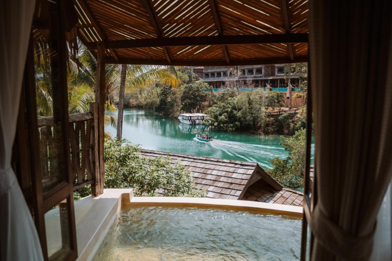 Aana & Resort
