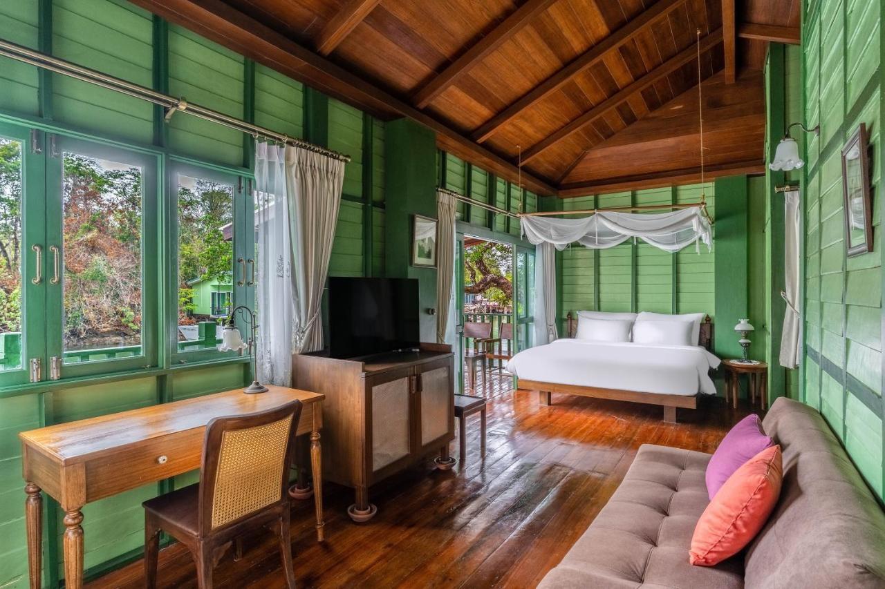 Resort Aana & 4*