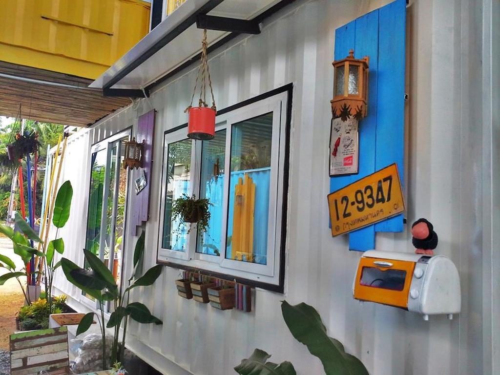 Think & Retro Cafe Samui Hostel