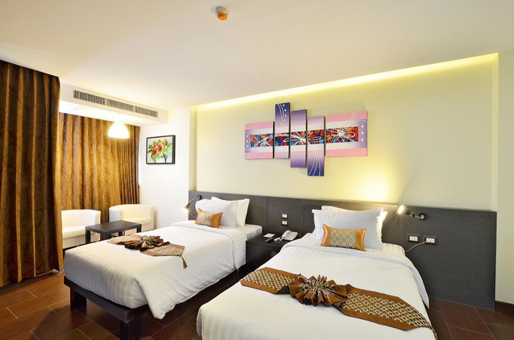 Resort Lakkhana Poolside