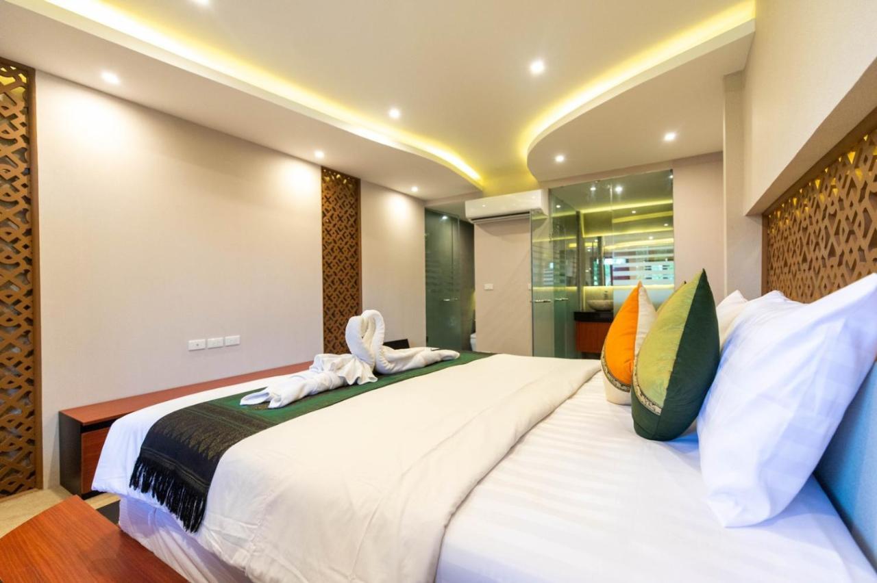 Hotel Royal Phawadee Village - 2 Minutes Walk To The