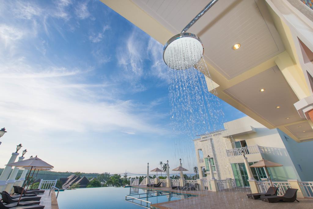 Resort Front Bay