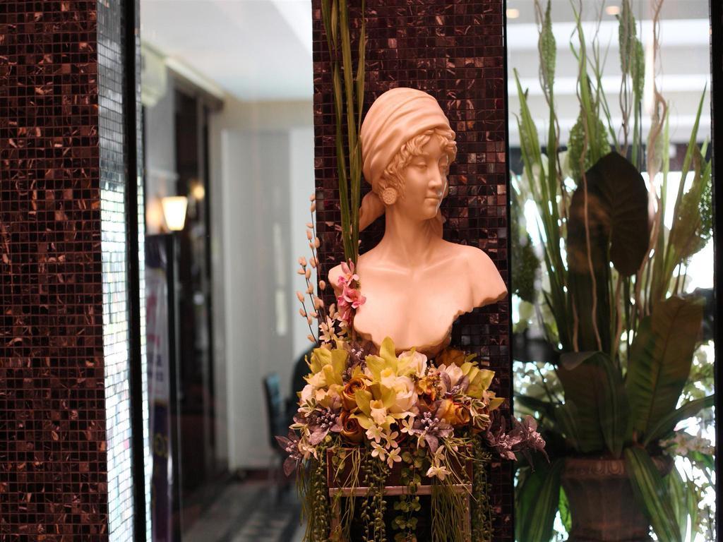 Kiss Gardenhome Chic