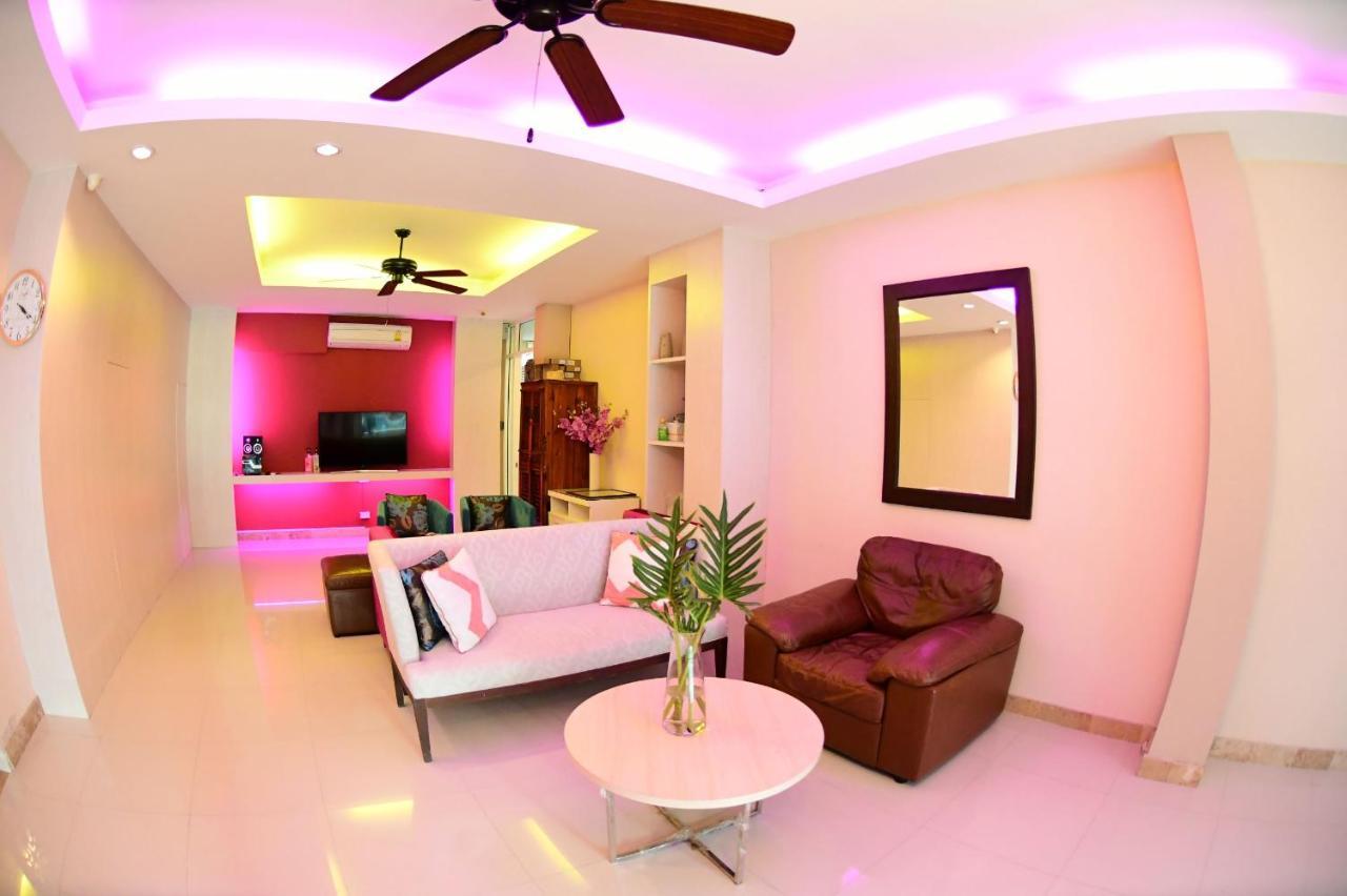 ตำหนักวิลล่า 10 ห้องนอน พร้อมสระว่ายน้ำส่วนตัว Villa *