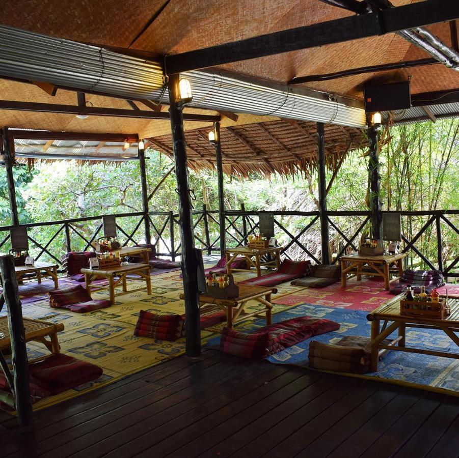 Shiralea Backpackers 2*
