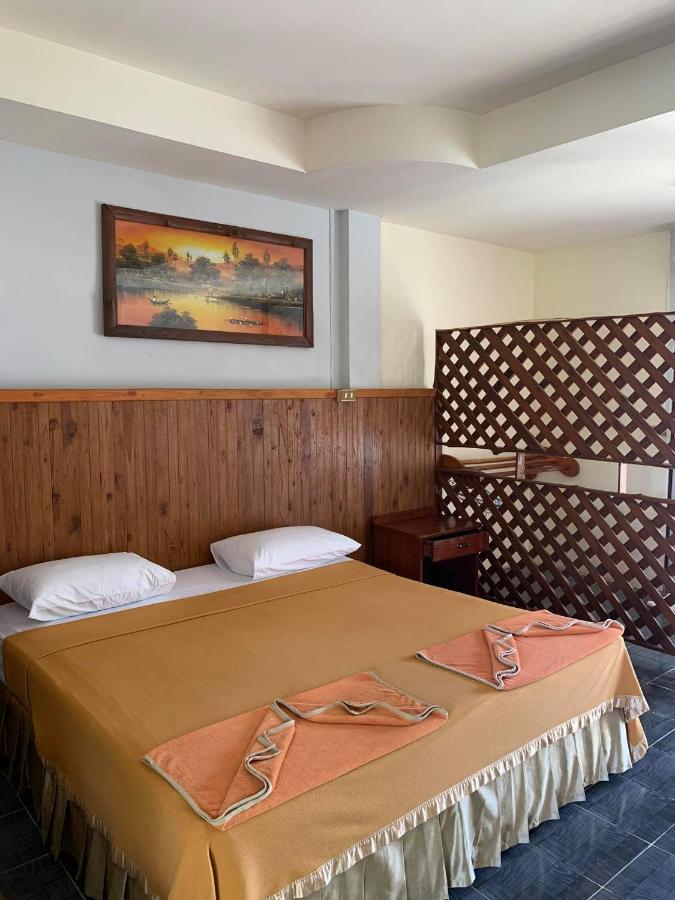 Rattana & Guest house 2*