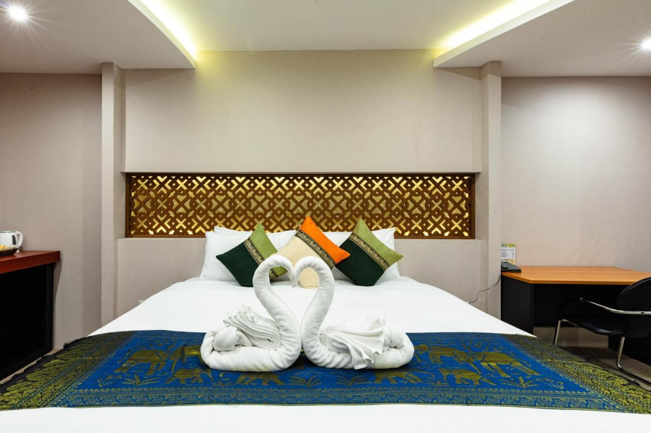 Hotel Royal Phawadee Village - 2 Minutes Walk To The 4*