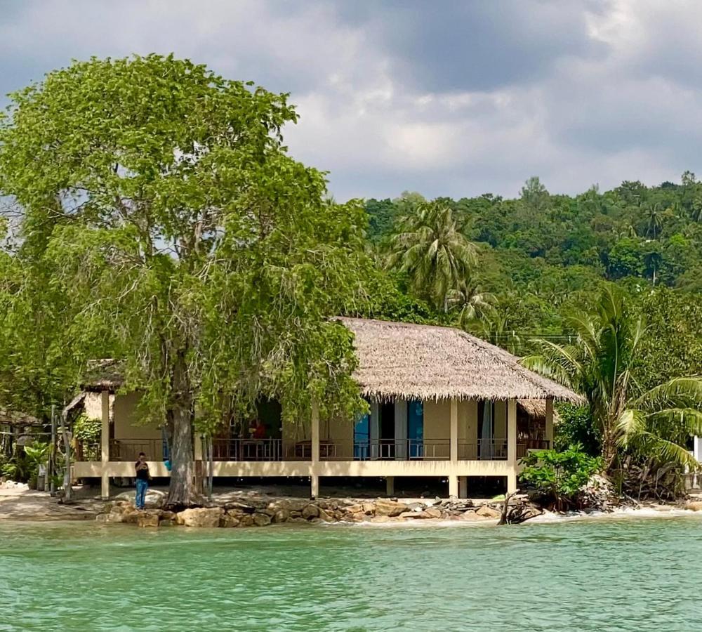 Absolute Beachfront Baan Tai