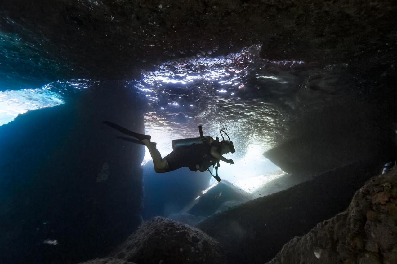 New Heaven Dive School And *