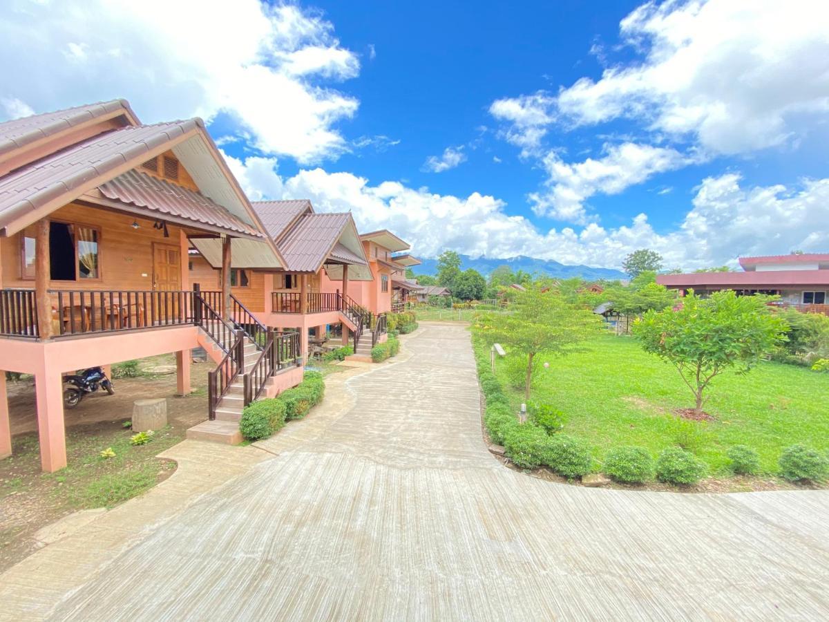 Smilehouse Resort *