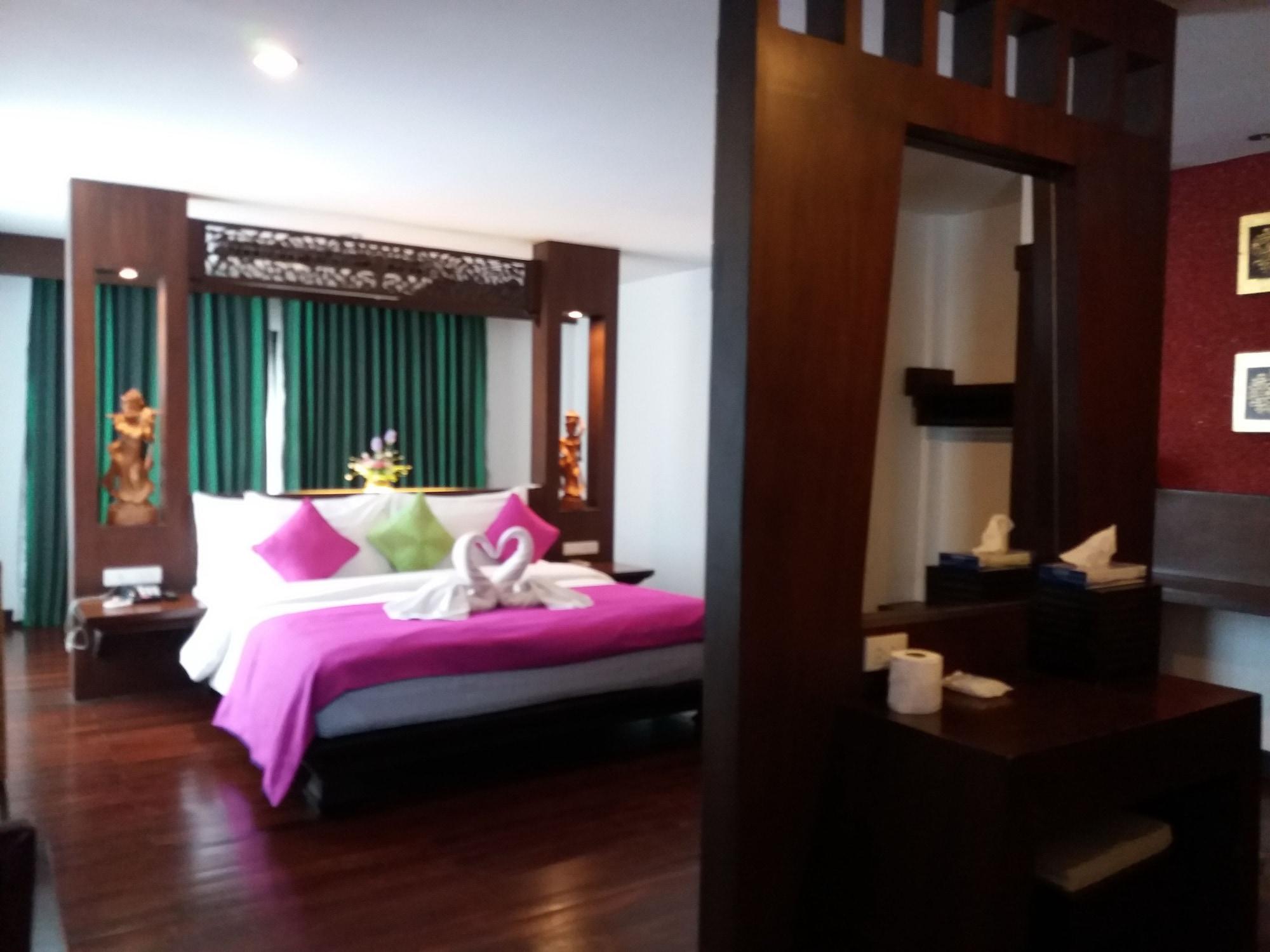 Nicha Hotel HHQ