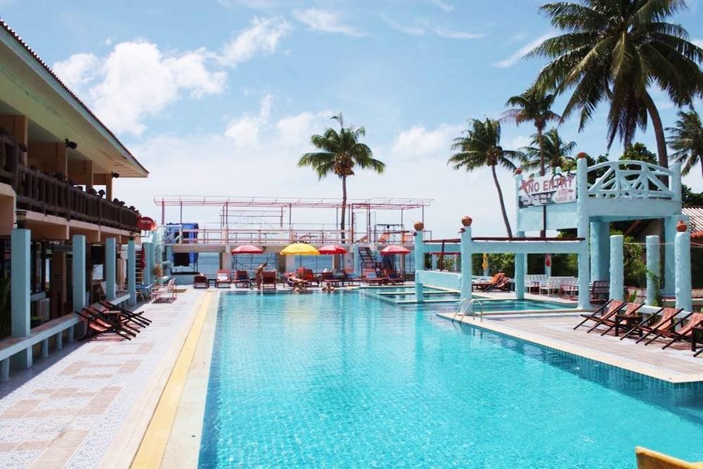 Paradise Resort 3*