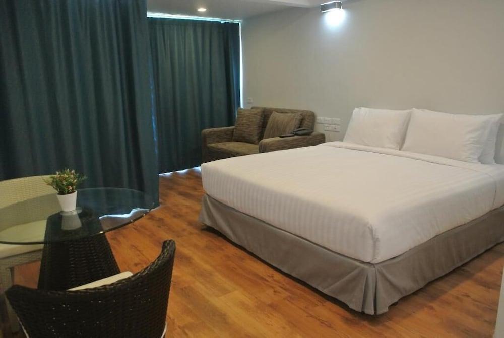 Nantra Thongson Bay & - Monthly Service Choeng Mon