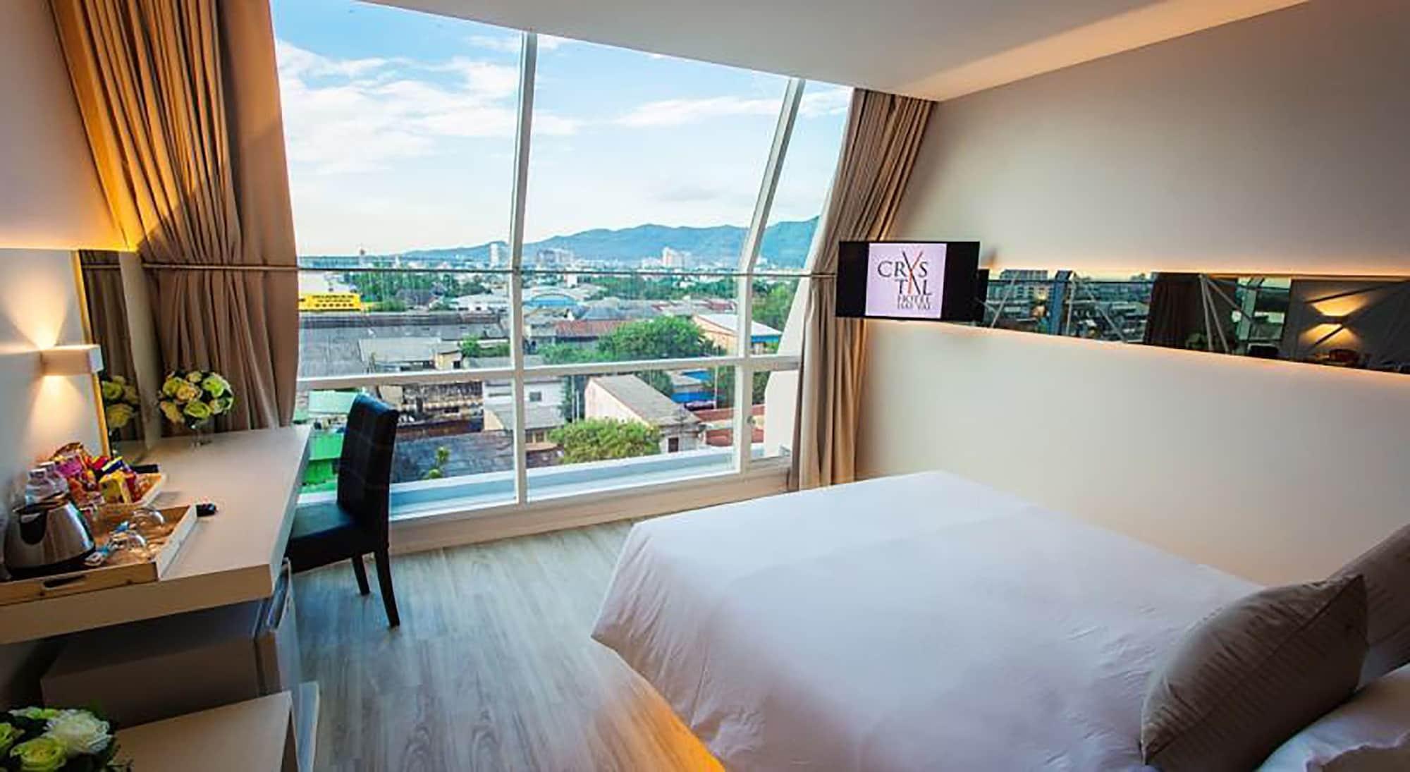 Hotel Crystal Yai 4*