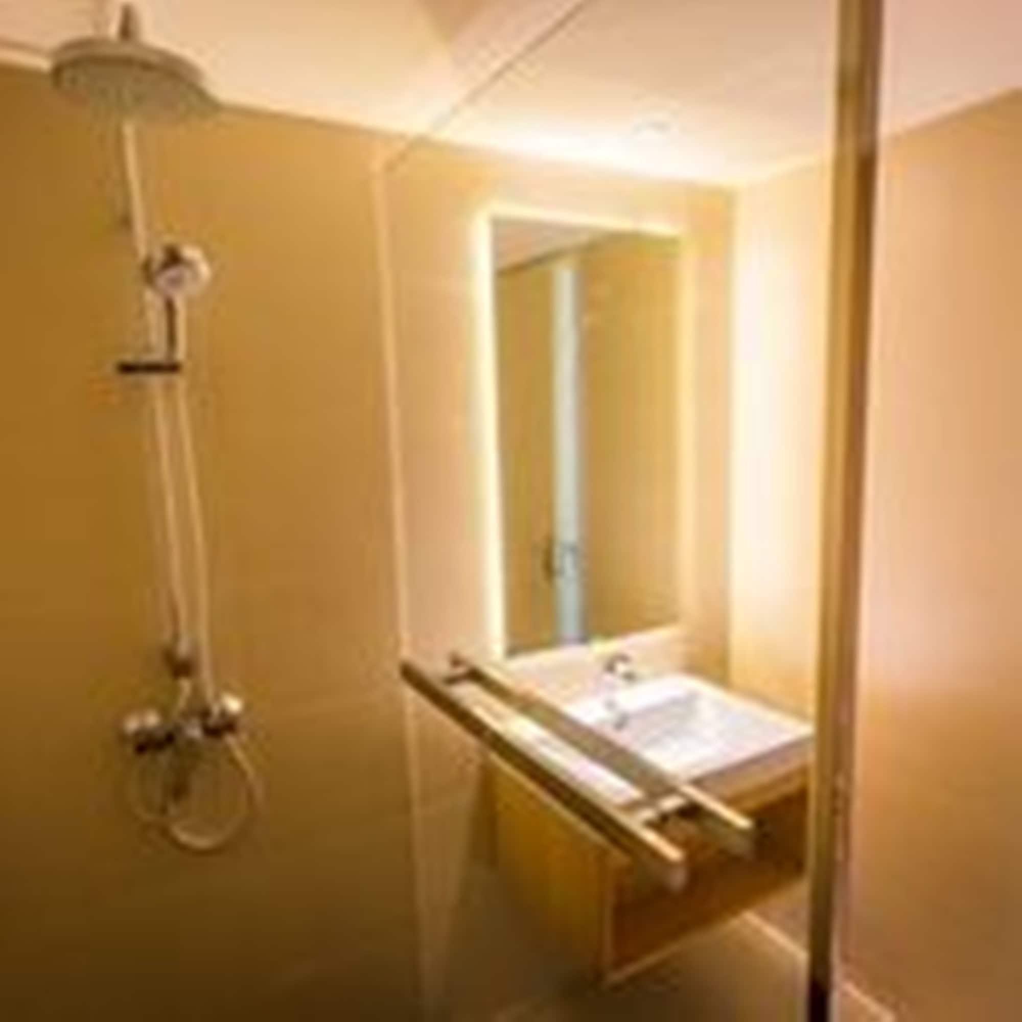Hotel Crystal Yai 4*