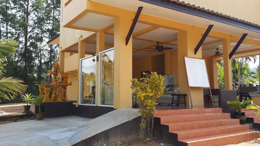 Resort Spy Home