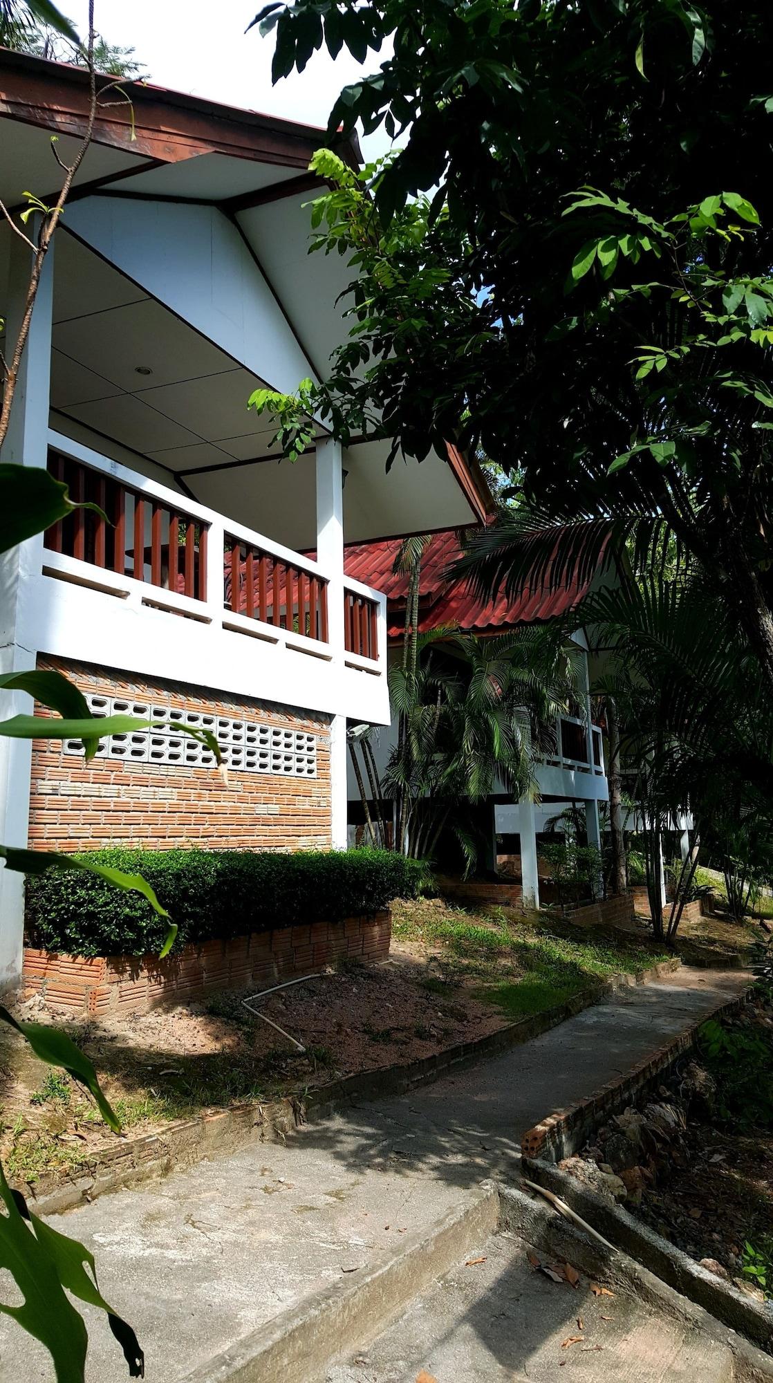 Resort Baan Suan Sook