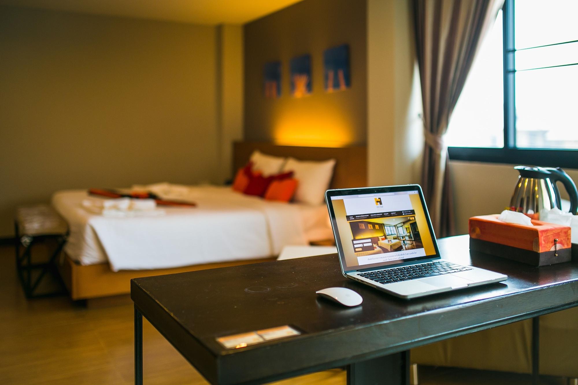 Hotel De Hug & 4*