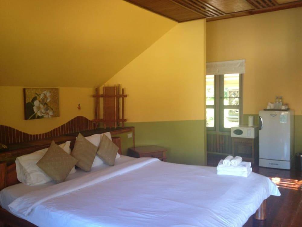 Coral Grand 3* Koh Tao