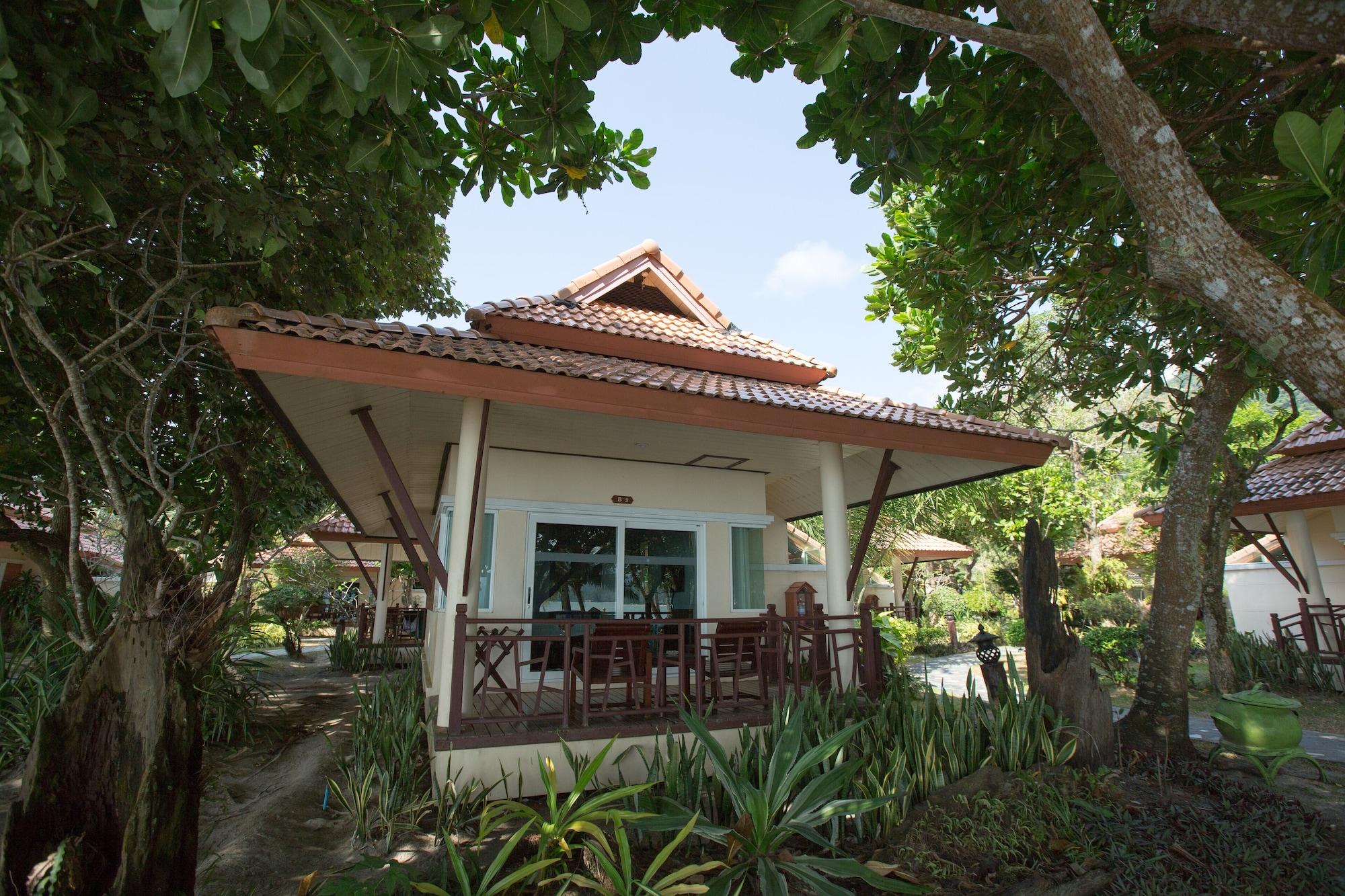 Resort Paradise & 4*