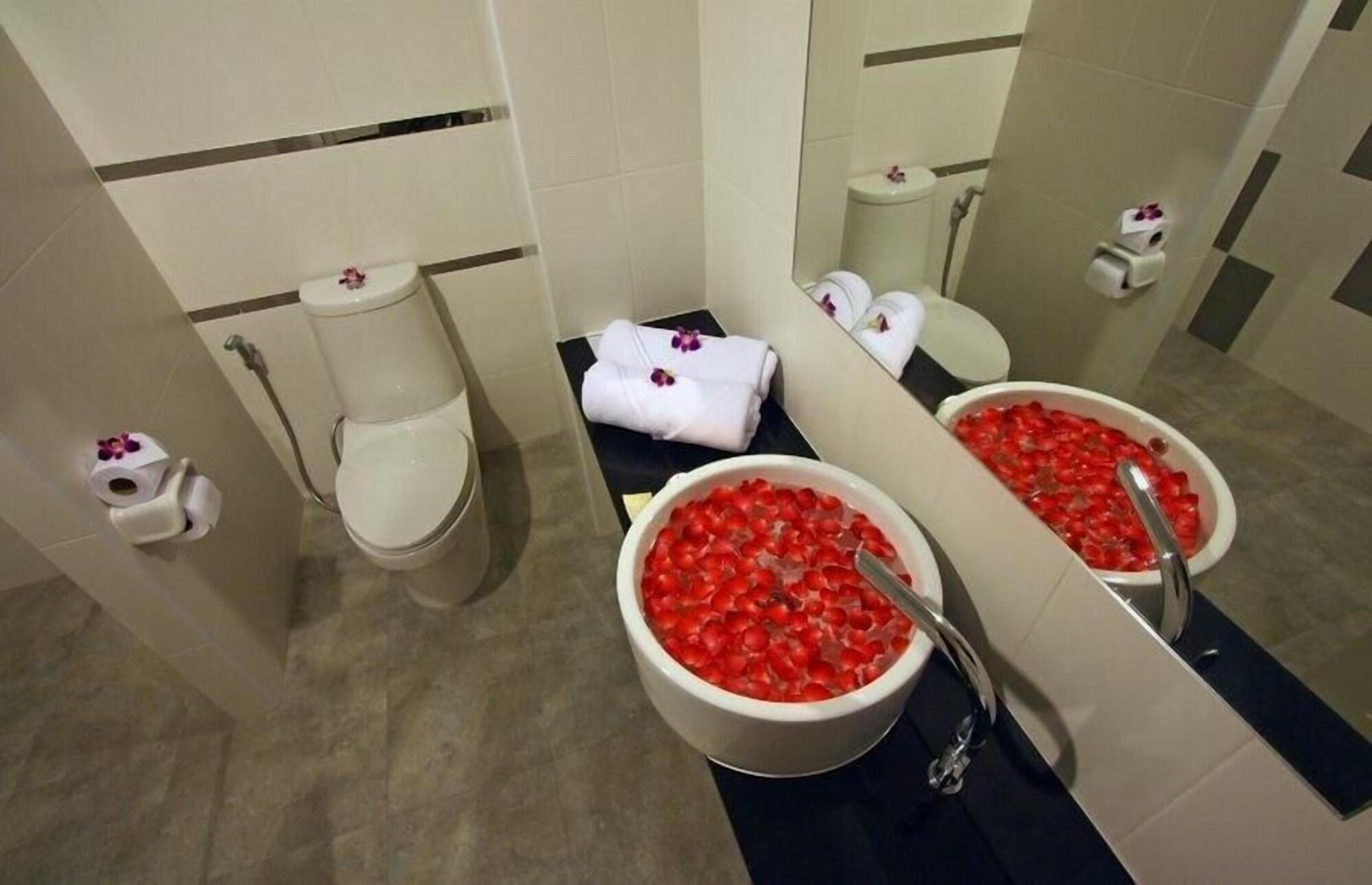 Sleep Whale Hotel 3*
