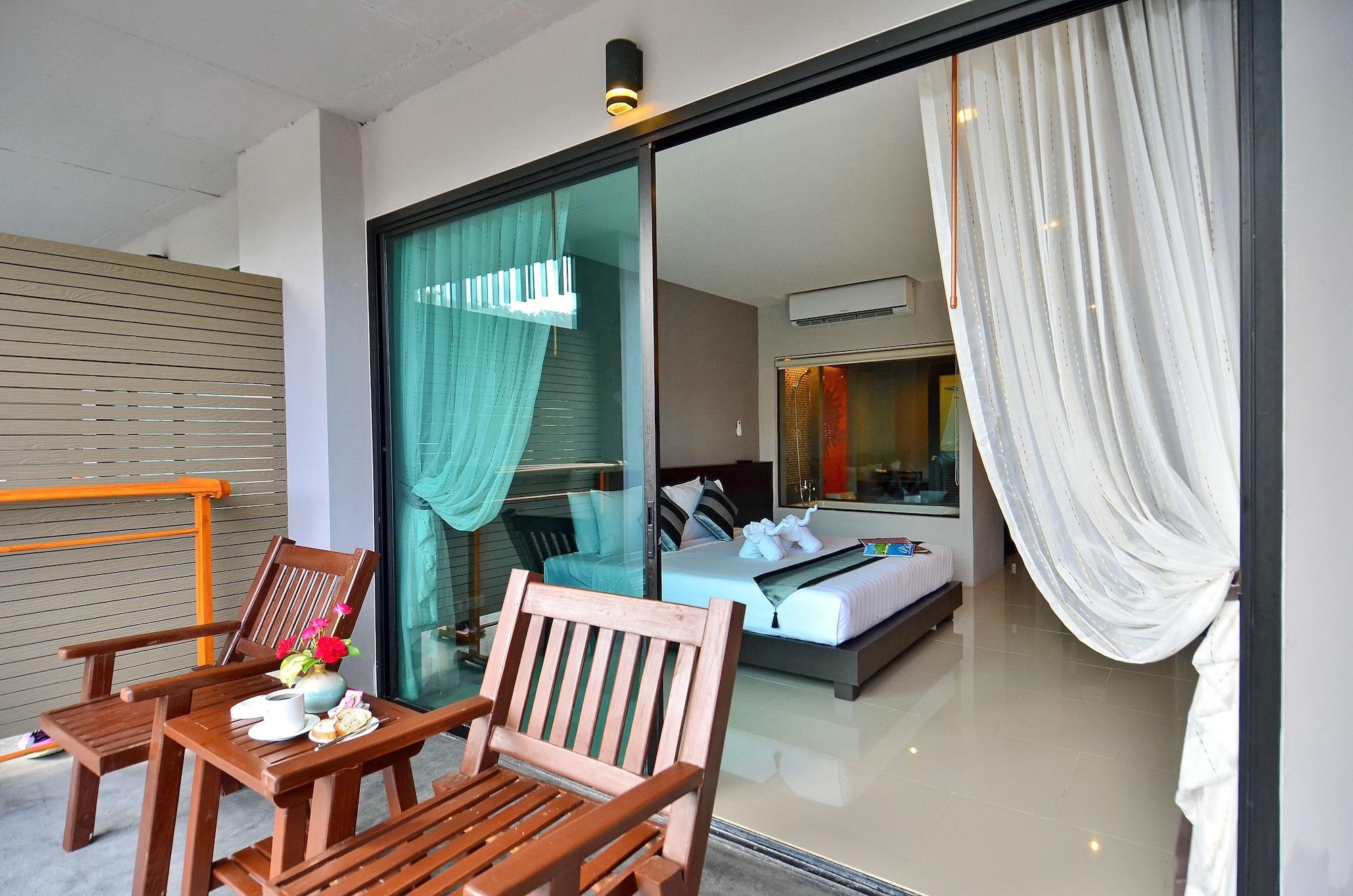 Noi Pool Hotel