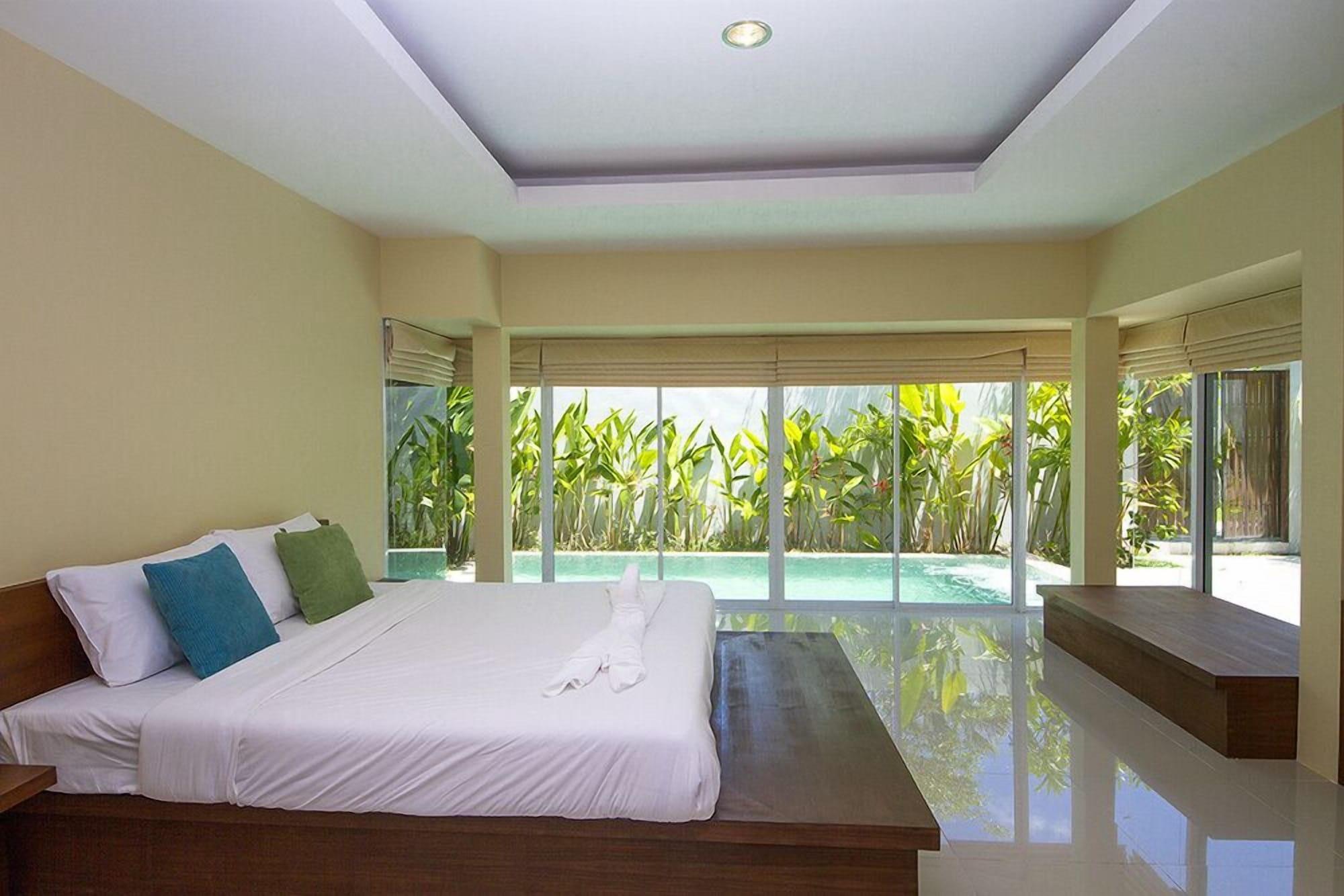 Hotel The Living Pool 3*