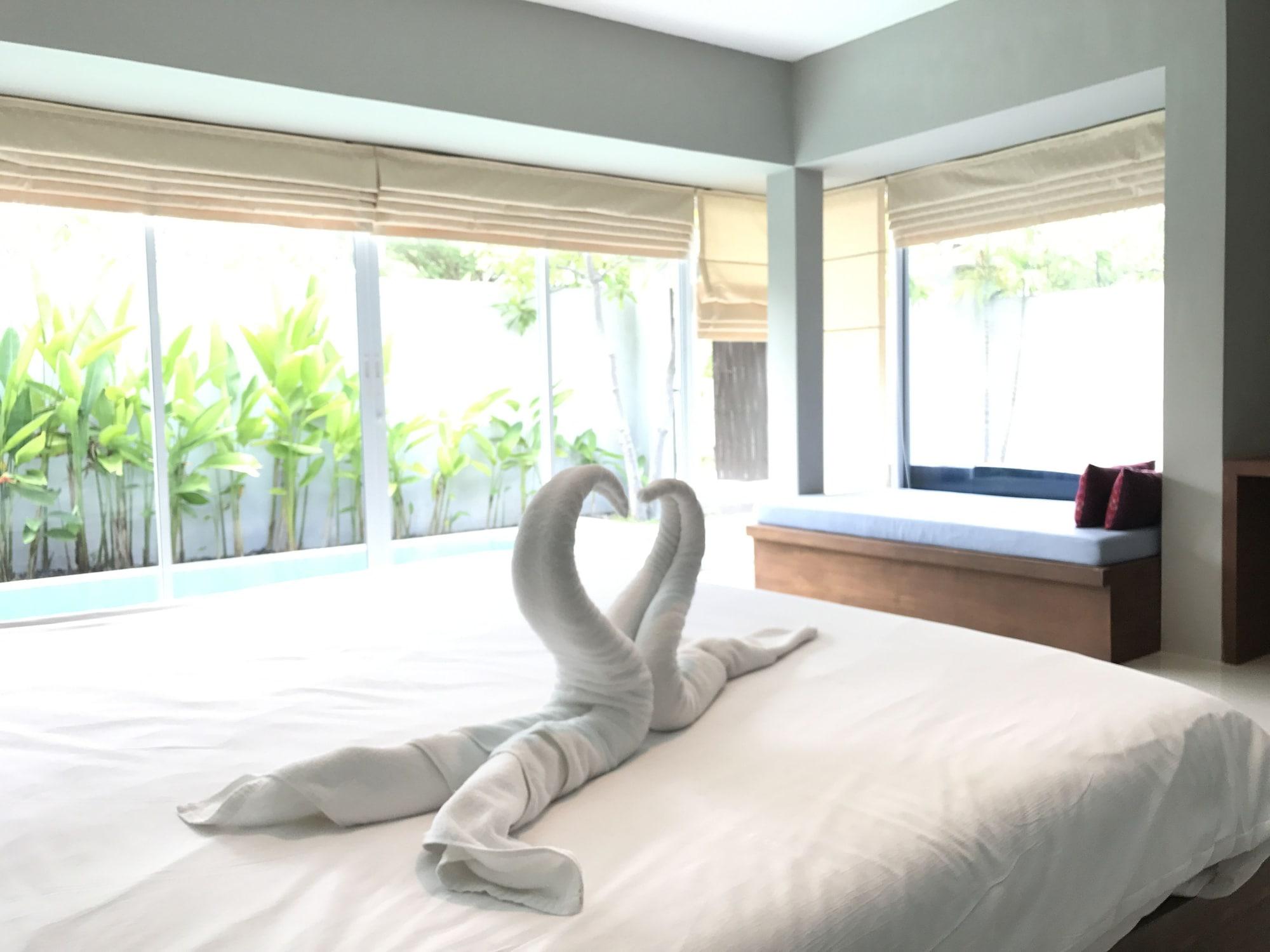 Hotel The Living Pool 3*