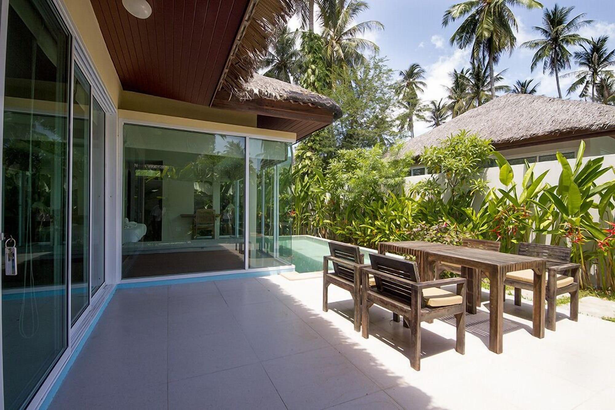 Hotel The Living Pool