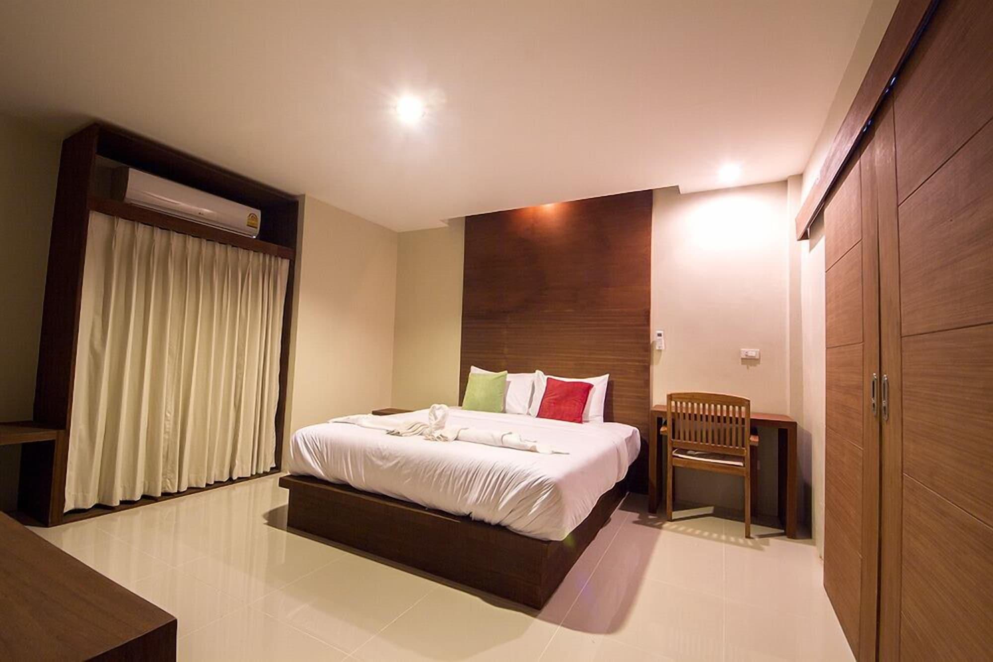 The Living Pool Hotel 3*