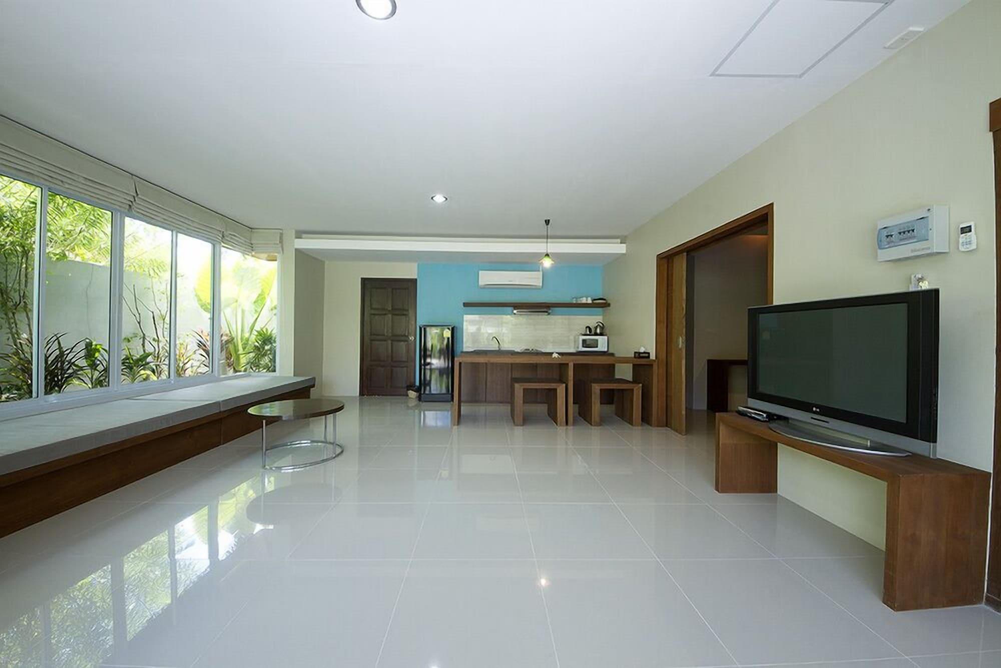 The Living Pool 3*