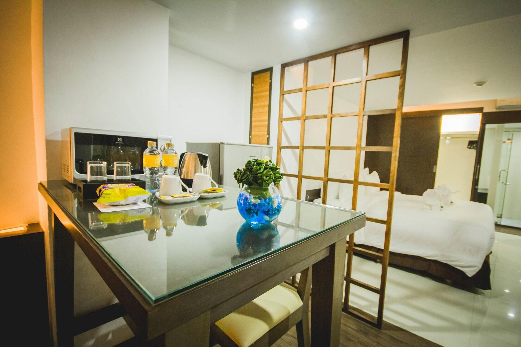 The Gallery At Hotel 4*