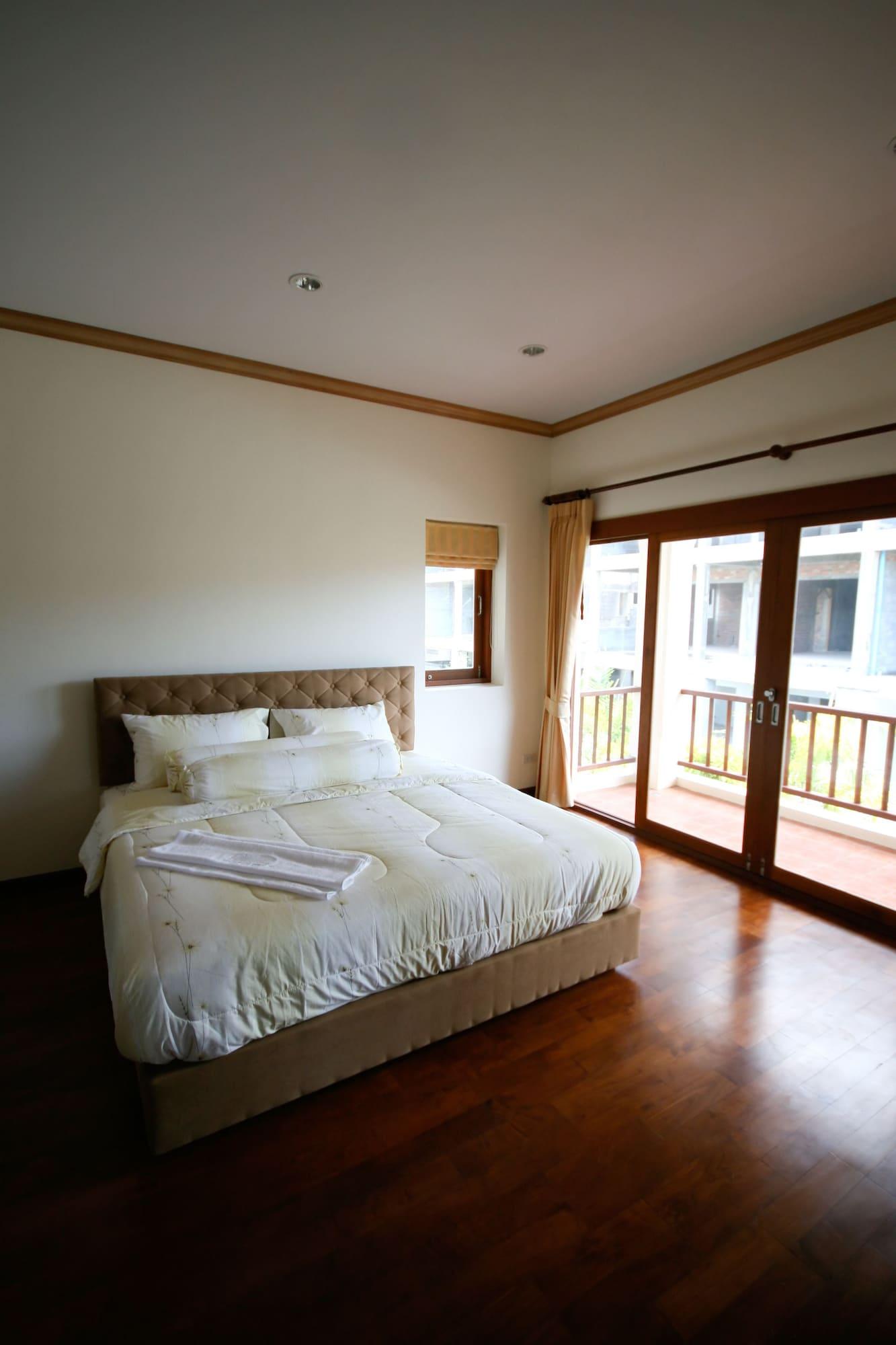 Bangtao Tropical And 4* Praia de Bang Tao
