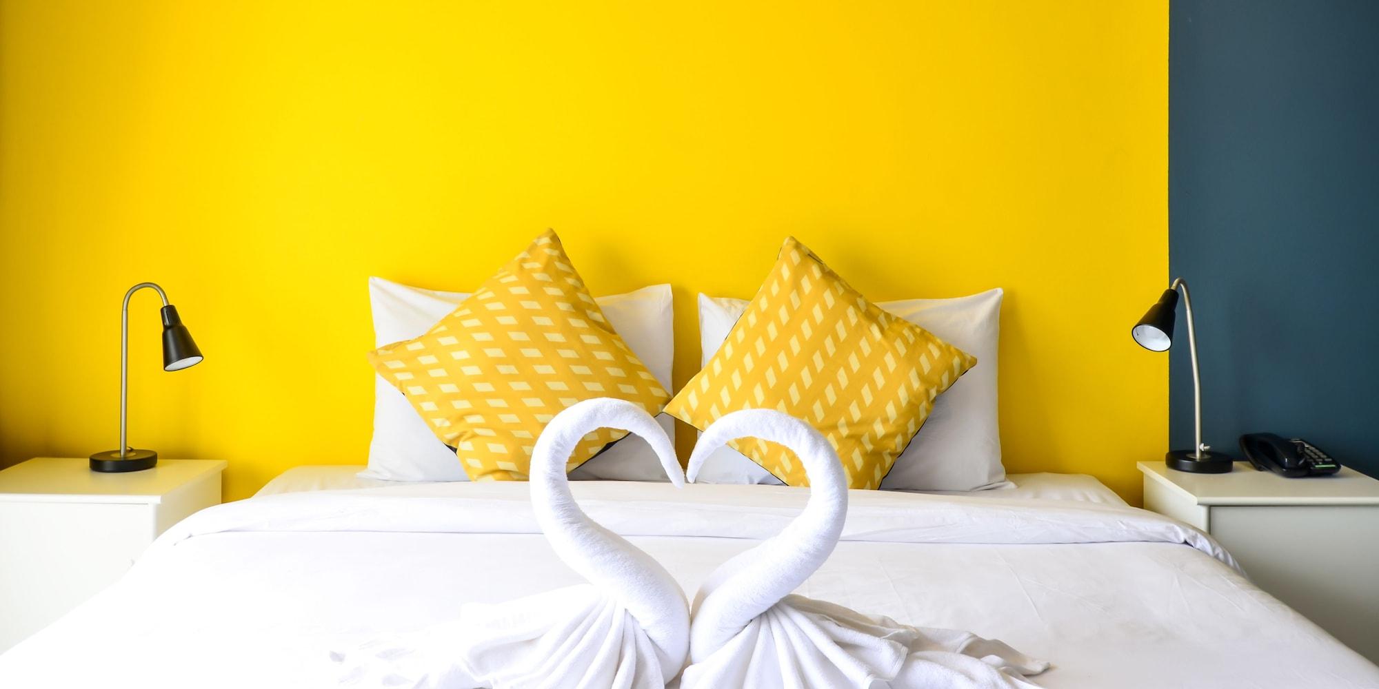 Hotel Two Color