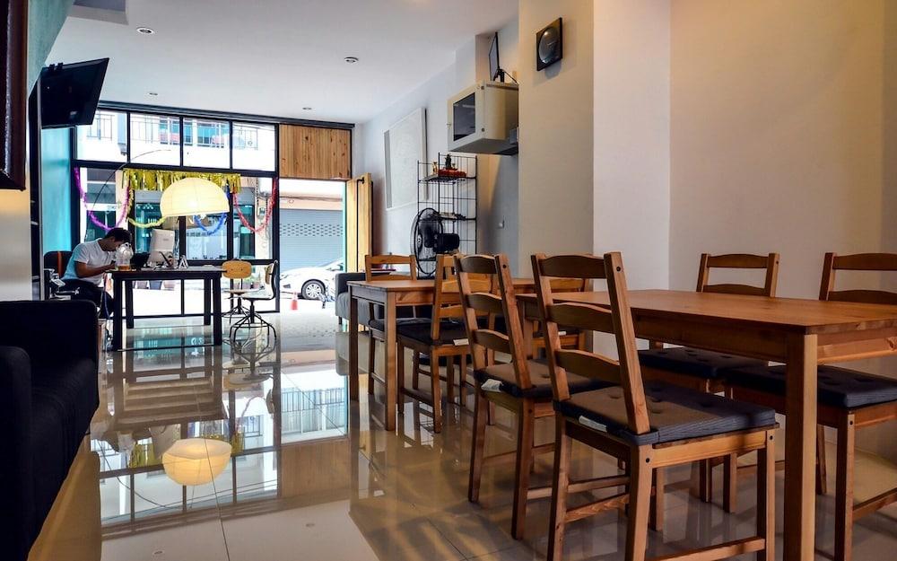 Hotel Two Color Patong