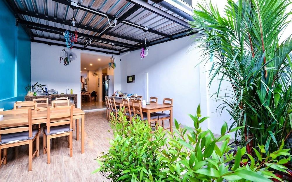 Two Color Hotel Patong