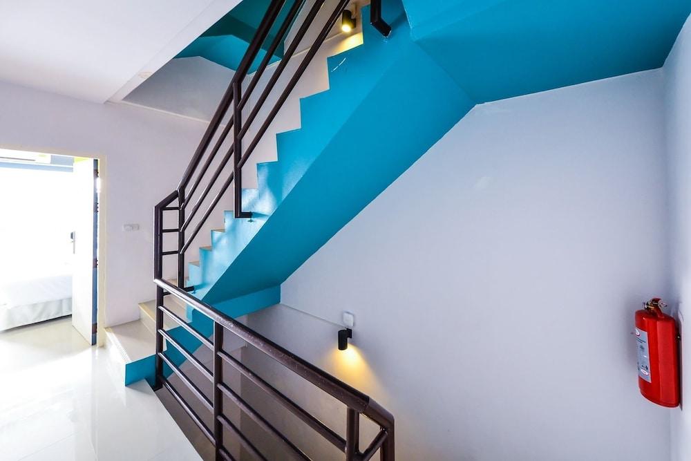 Two Color Hotel 2*