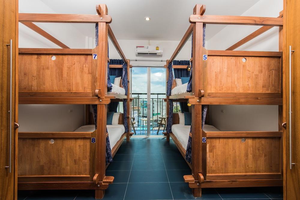 Two Color Hotel