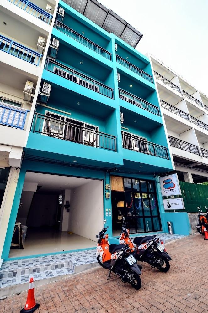 Two Color Hotel