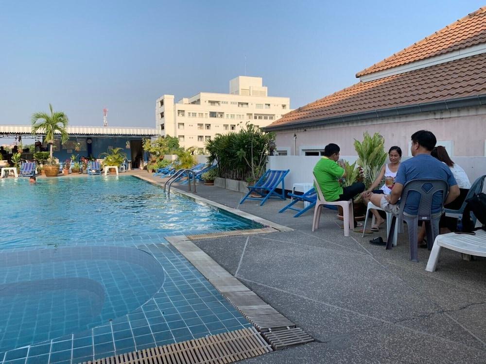 Jomtien Longstay Hotel 3*